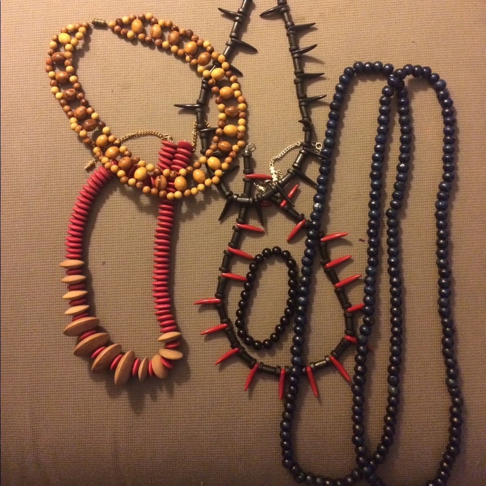 🌹6 Vintage Necklaces and 1 bracelet